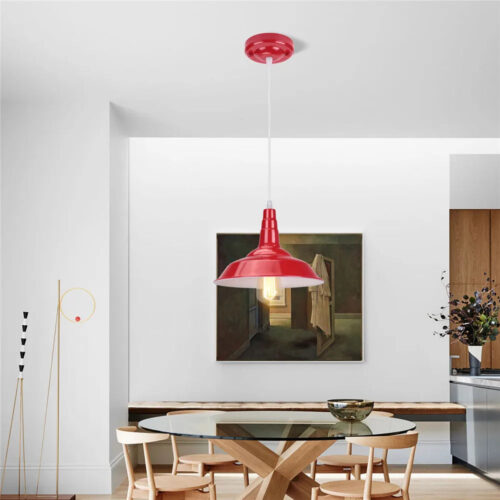 Suspension industrielle rouge